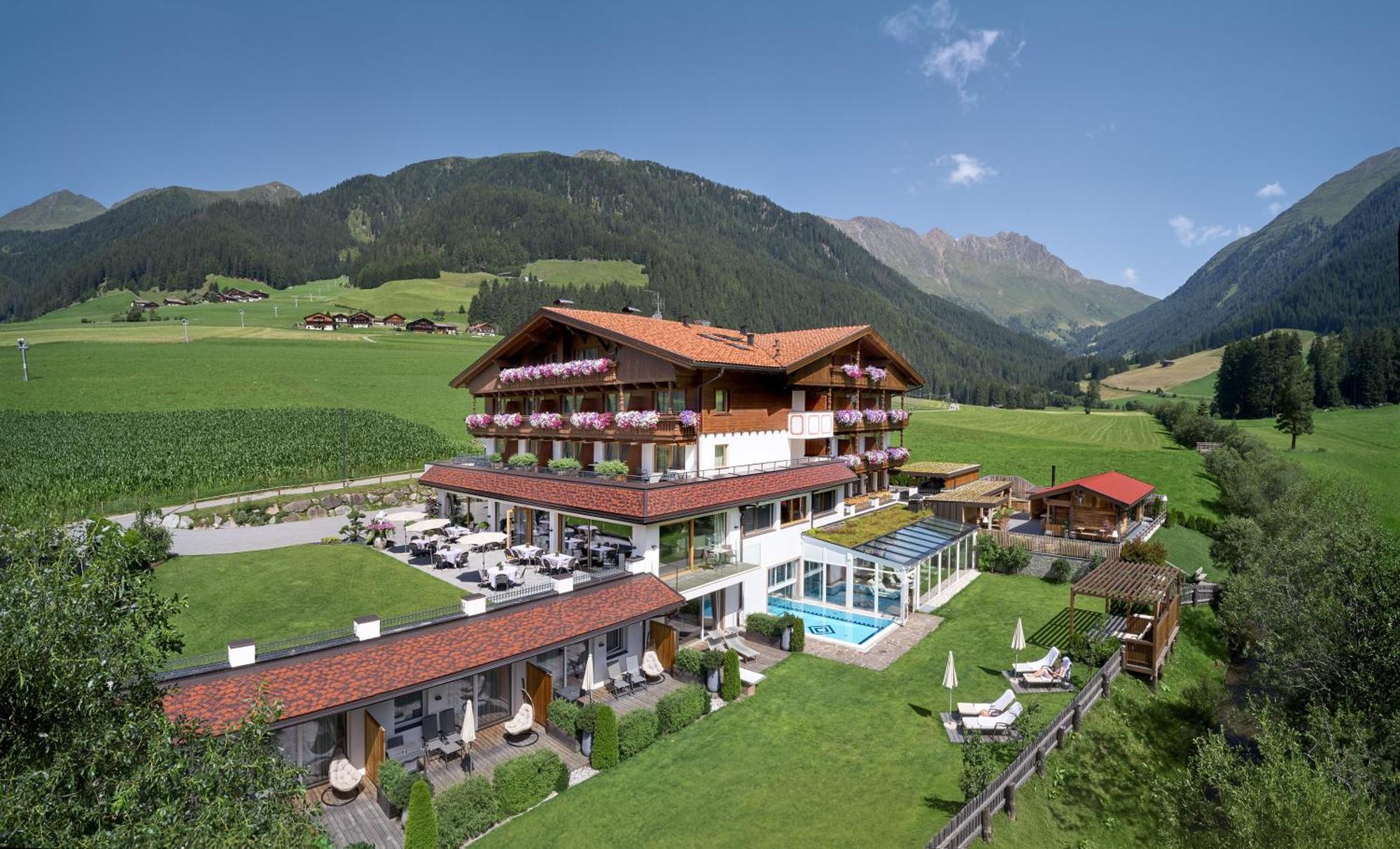 Vitalpina Hotel Magdalenahof Santa Maddalena in Casies Exterior photo